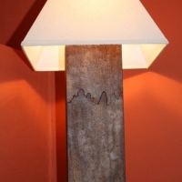 Lampe mit Rostfuss klein mit weissem Schirm